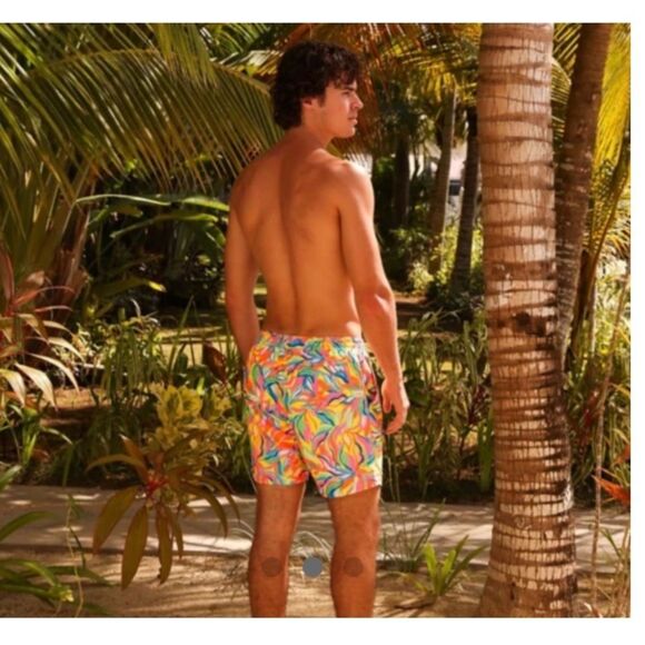 Kulani Kinis Swim Trunks Tropical Illusion Size XL New With Tags - Picture 2 of 8